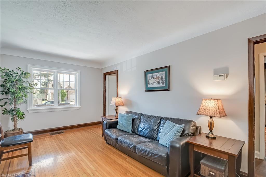 1153 Bellview Street, Burlington, ON - Indoor Photo Showing Living Room