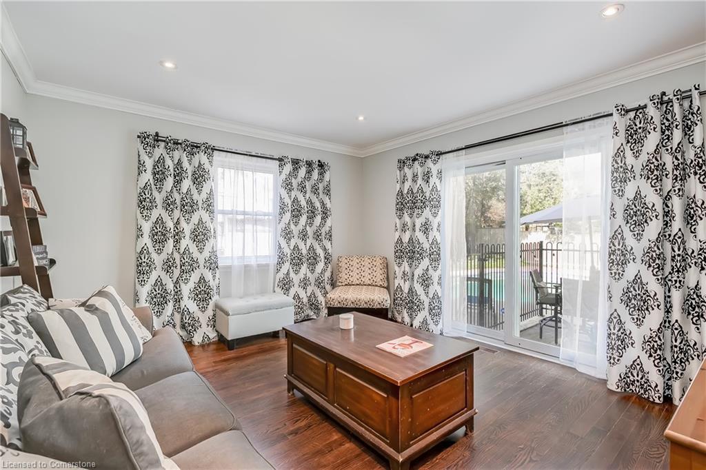 1153 Bellview Street, Burlington, ON - Indoor Photo Showing Living Room