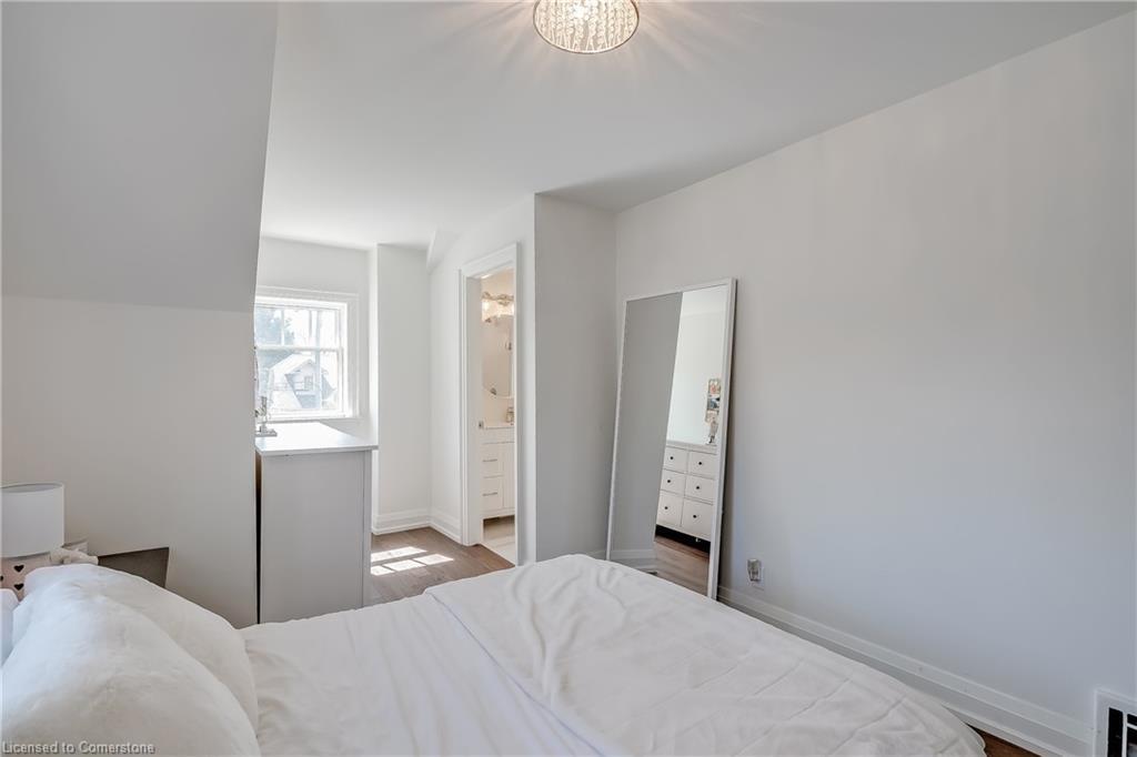 1153 Bellview Street, Burlington, ON - Indoor Photo Showing Bedroom