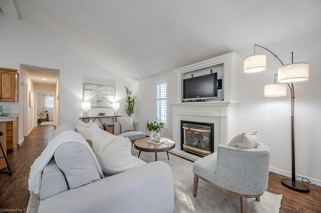 185 Wesley Crescent, Waterloo, ON - Indoor Photo Showing Living Room With Fireplace