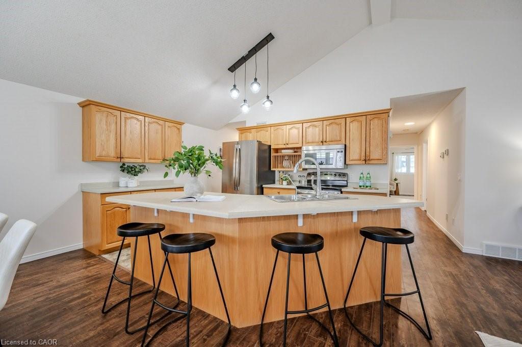 185 Wesley Crescent, Waterloo, ON - Indoor Photo Showing Kitchen
