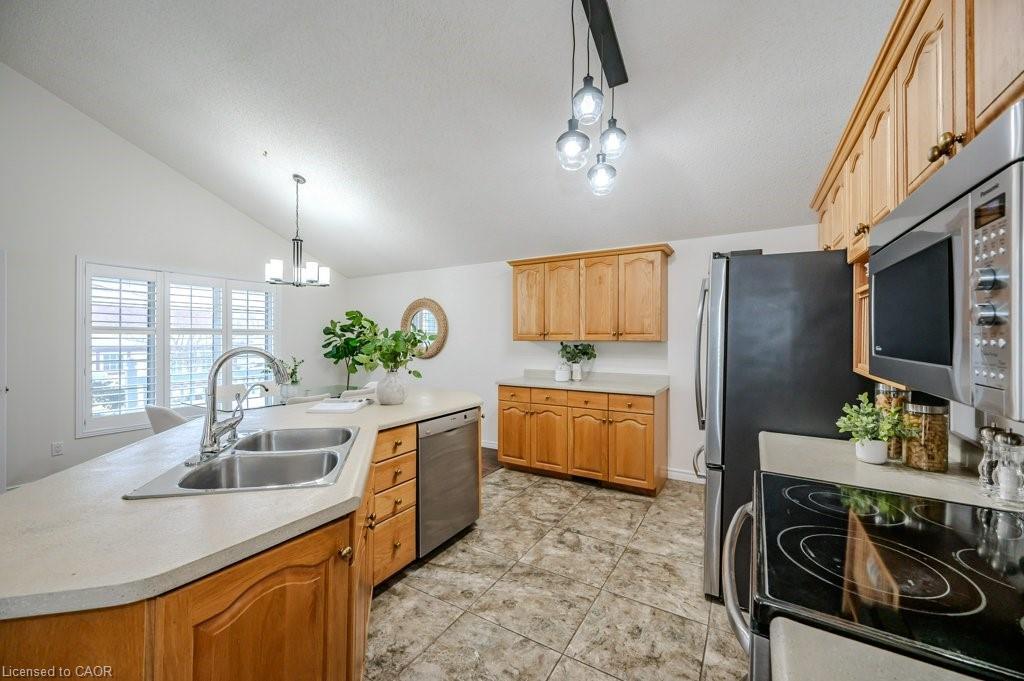 185 Wesley Crescent, Waterloo, ON - Indoor Photo Showing Kitchen With Double Sink