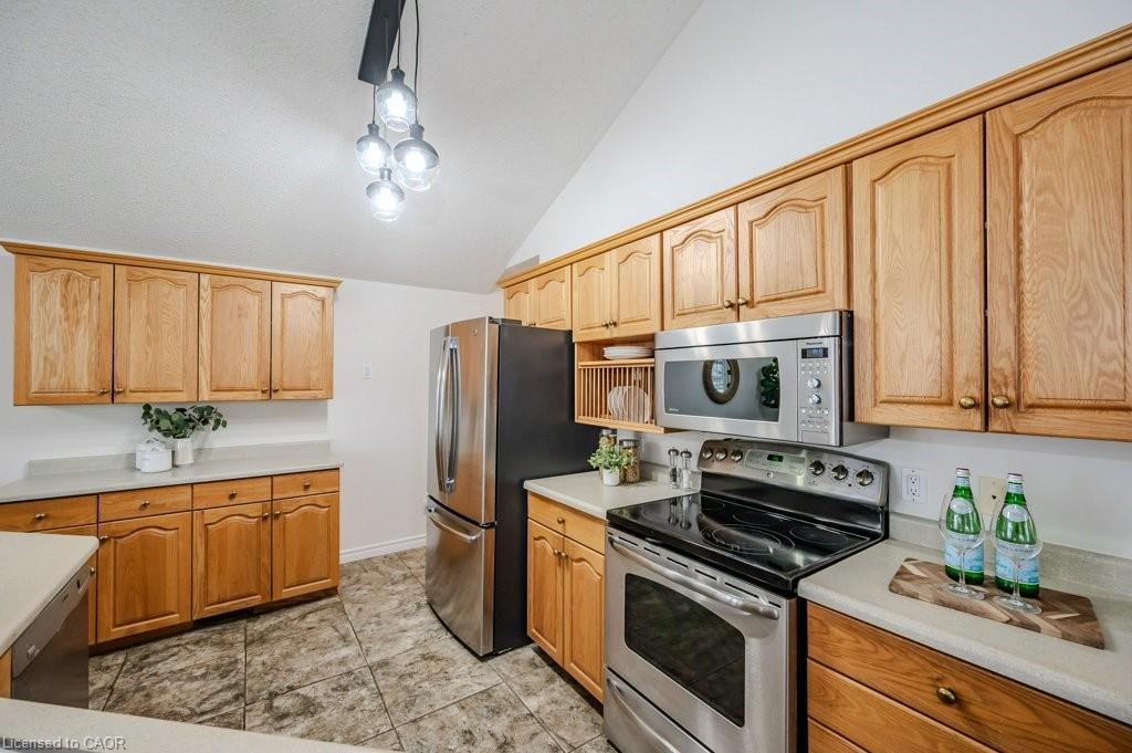 185 Wesley Crescent, Waterloo, ON - Indoor Photo Showing Kitchen