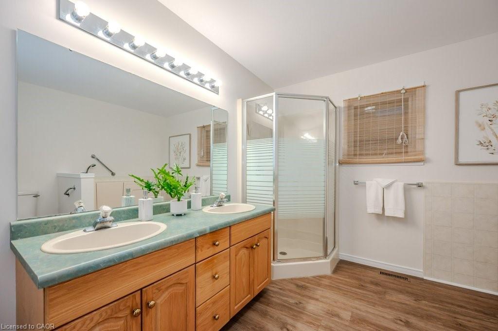 185 Wesley Crescent, Waterloo, ON - Indoor Photo Showing Bathroom