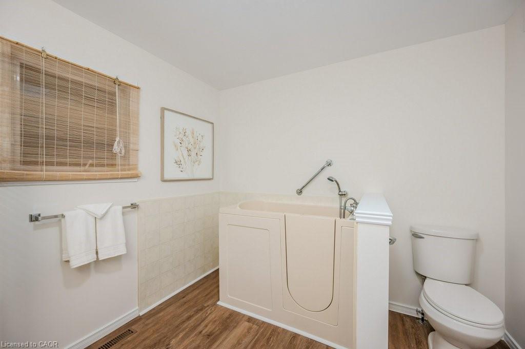 185 Wesley Crescent, Waterloo, ON - Indoor Photo Showing Bathroom