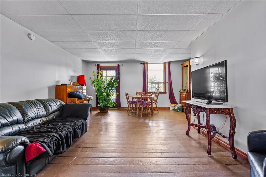 43030 Highway 3, Wainfleet, ON - Indoor Photo Showing Living Room