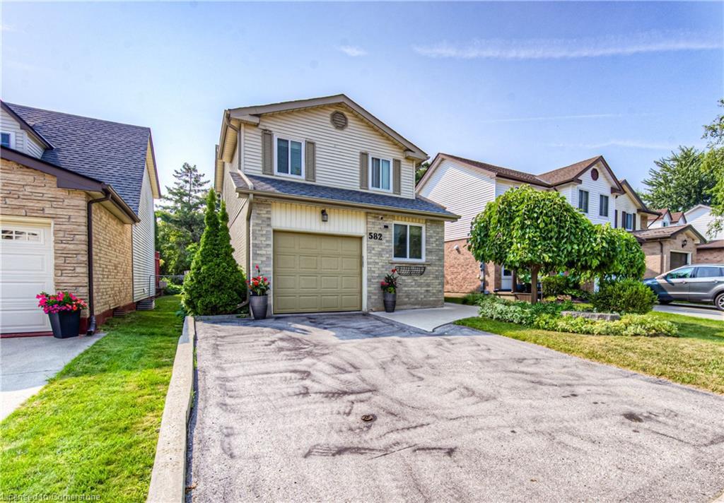 582 Drummerhill Crescent, Waterloo, ON - Outdoor With Facade