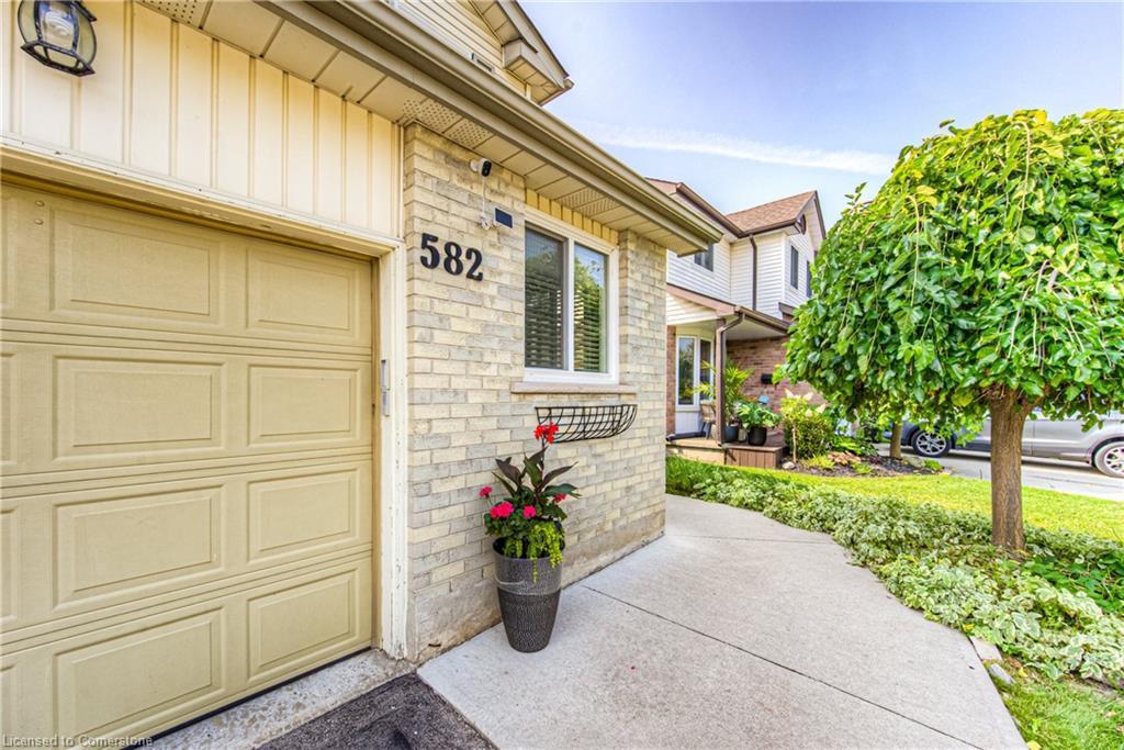 582 Drummerhill Crescent, Waterloo, ON - Outdoor