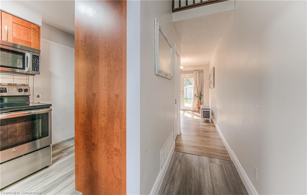 582 Drummerhill Crescent, Waterloo, ON - Indoor Photo Showing Kitchen