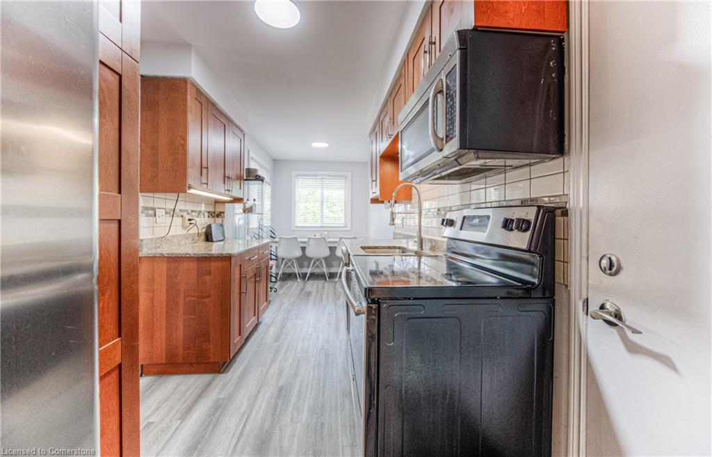 582 Drummerhill Crescent, Waterloo, ON - Indoor Photo Showing Kitchen