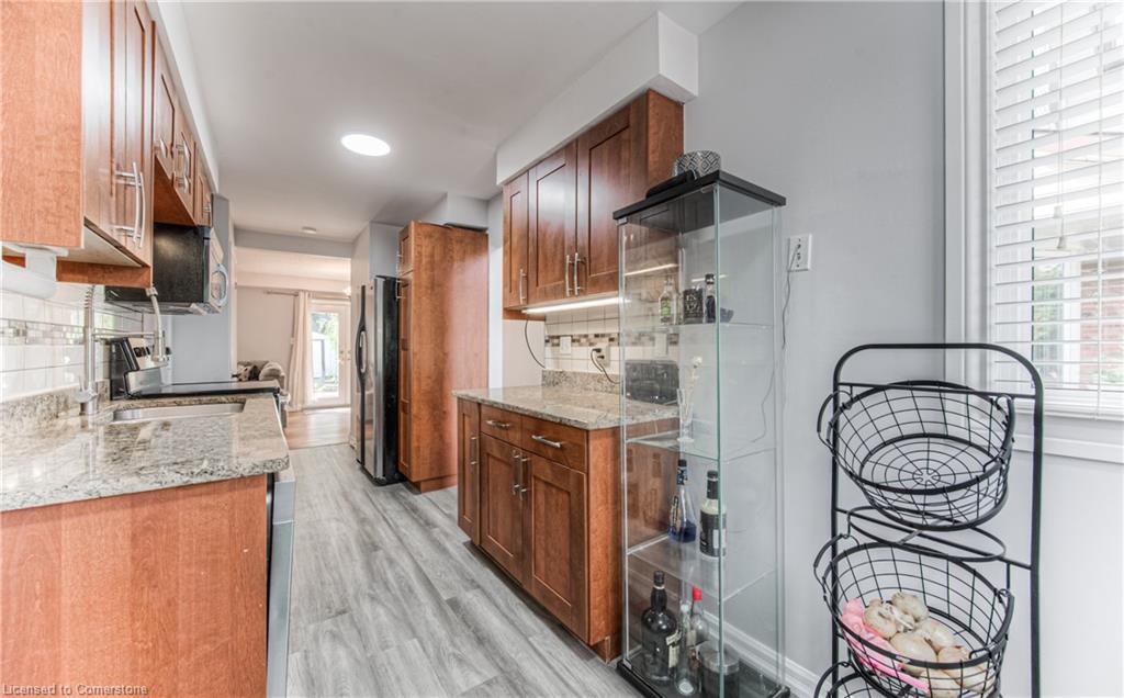 582 Drummerhill Crescent, Waterloo, ON - Indoor Photo Showing Kitchen