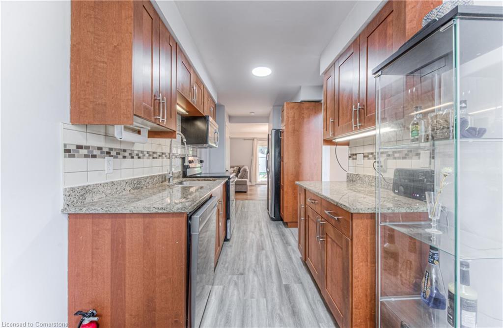 582 Drummerhill Crescent, Waterloo, ON - Indoor Photo Showing Kitchen