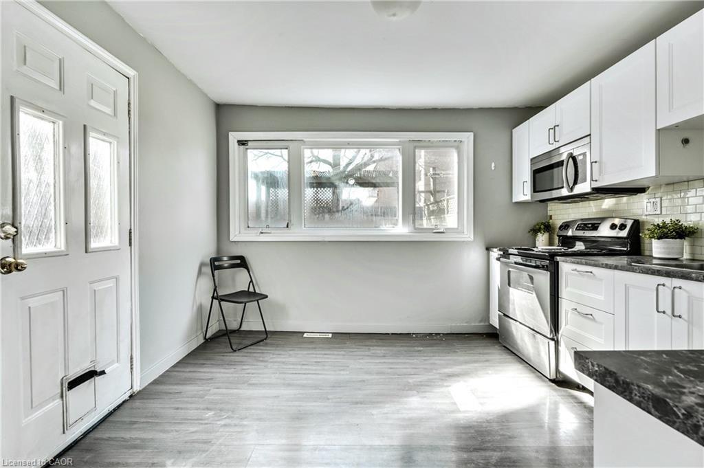 381 Herkimer Street, Hamilton, ON - Indoor Photo Showing Kitchen