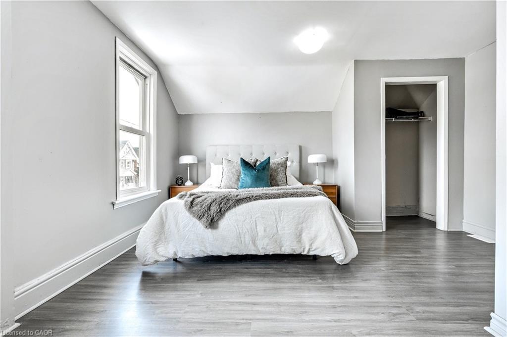381 Herkimer Street, Hamilton, ON - Indoor Photo Showing Bedroom