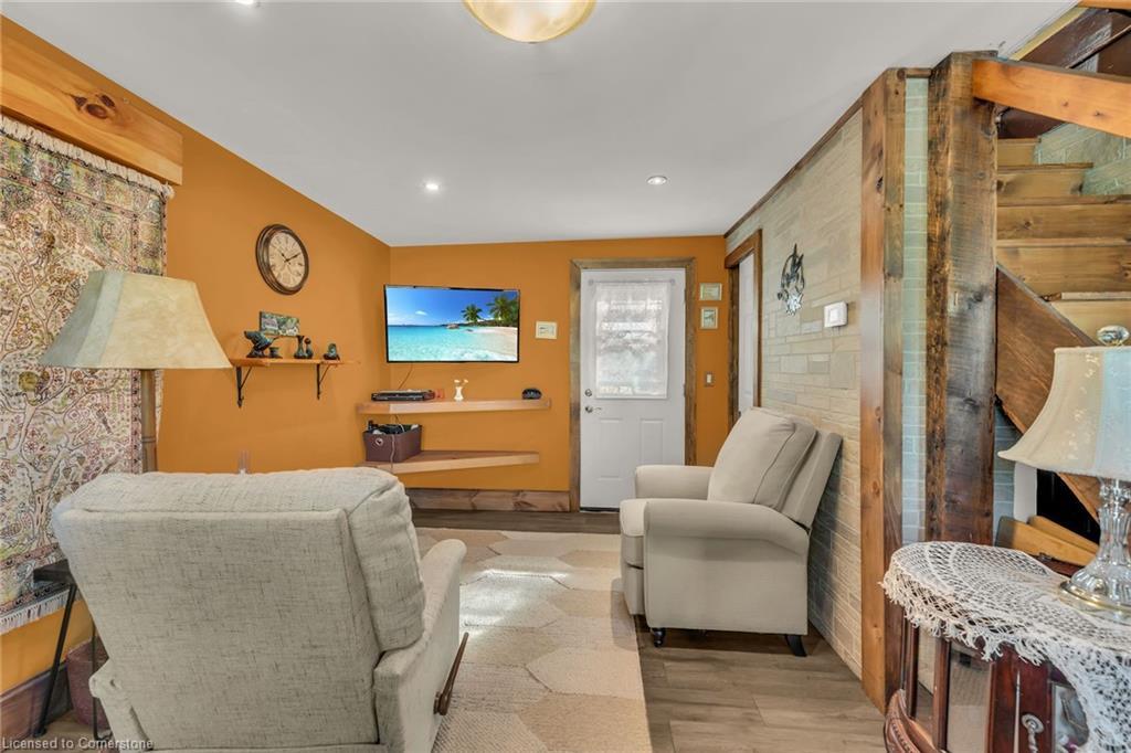 35 Canal Bank Road, Port Colborne, ON - Indoor Photo Showing Living Room
