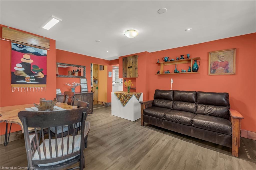 35 Canal Bank Road, Port Colborne, ON - Indoor Photo Showing Living Room