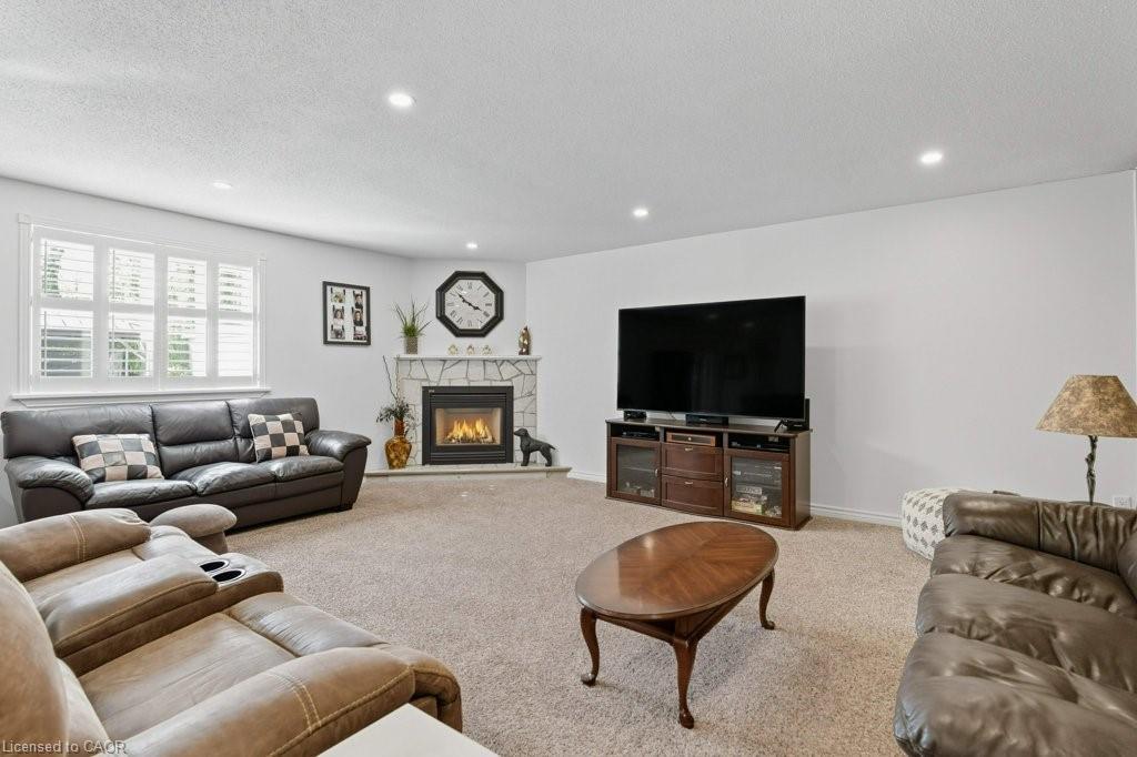 478 East 37Th Street, Hamilton, ON - Indoor Photo Showing Living Room With Fireplace