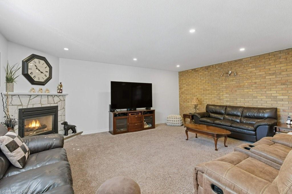 478 East 37Th Street, Hamilton, ON - Indoor Photo Showing Living Room With Fireplace