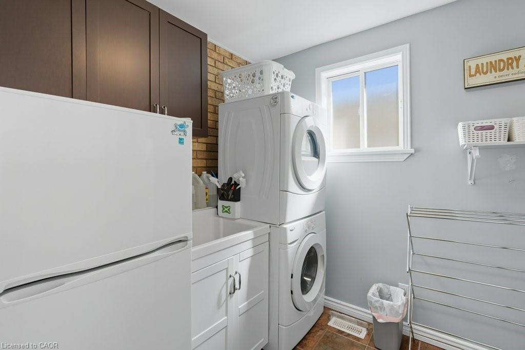 478 East 37Th Street, Hamilton, ON - Indoor Photo Showing Laundry Room