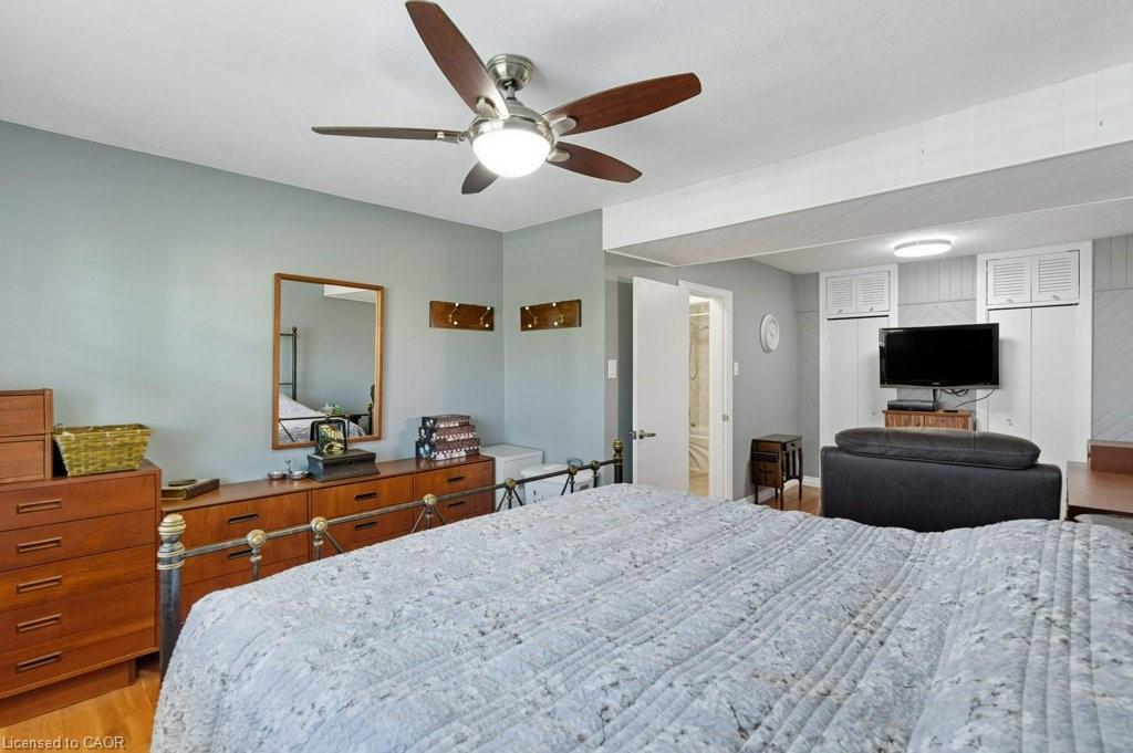 478 East 37Th Street, Hamilton, ON - Indoor Photo Showing Bedroom