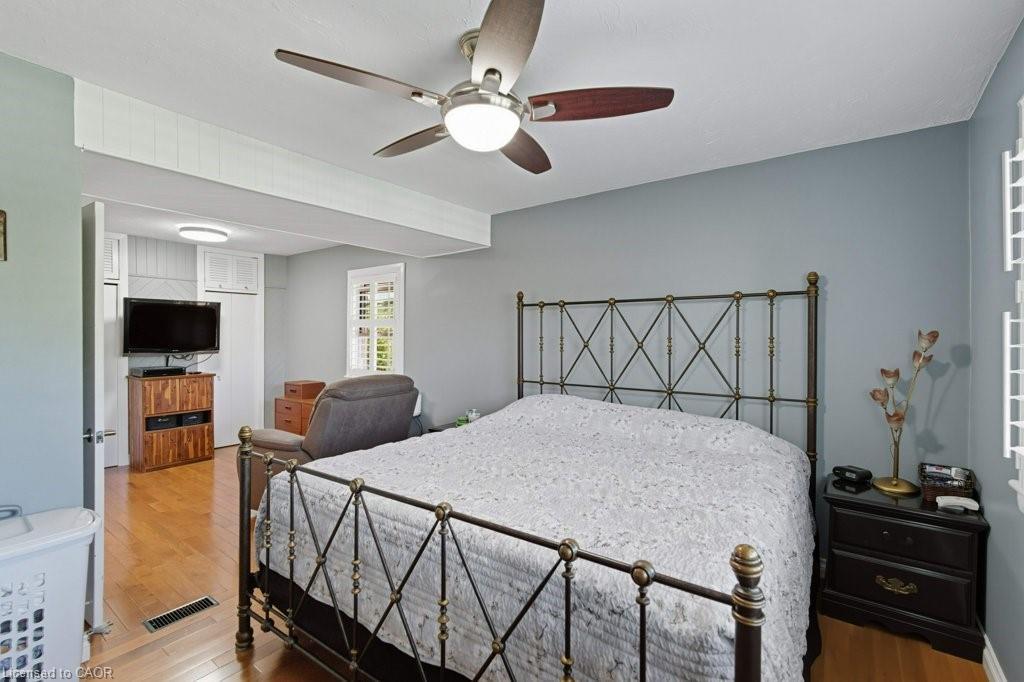 478 East 37Th Street, Hamilton, ON - Indoor Photo Showing Bedroom