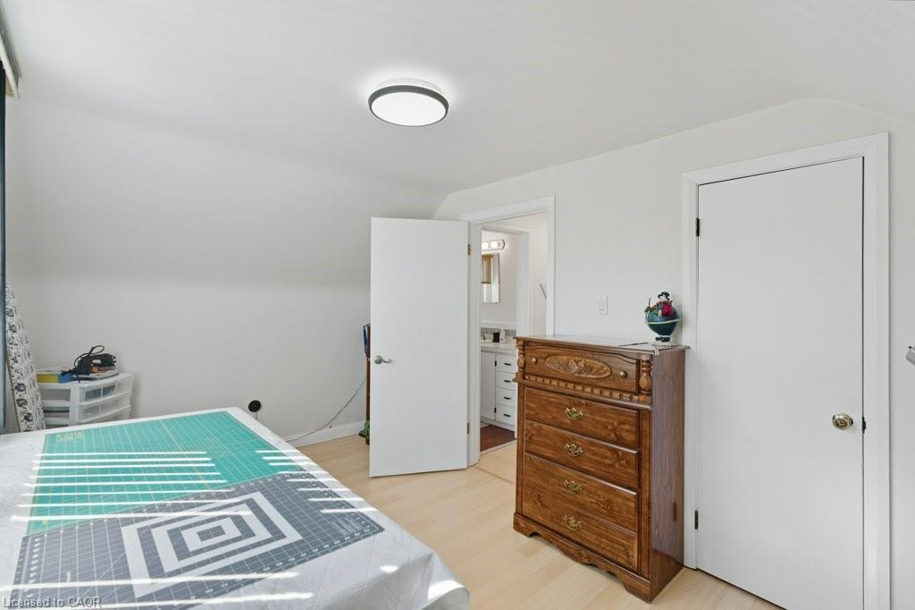 478 East 37Th Street, Hamilton, ON - Indoor Photo Showing Bedroom