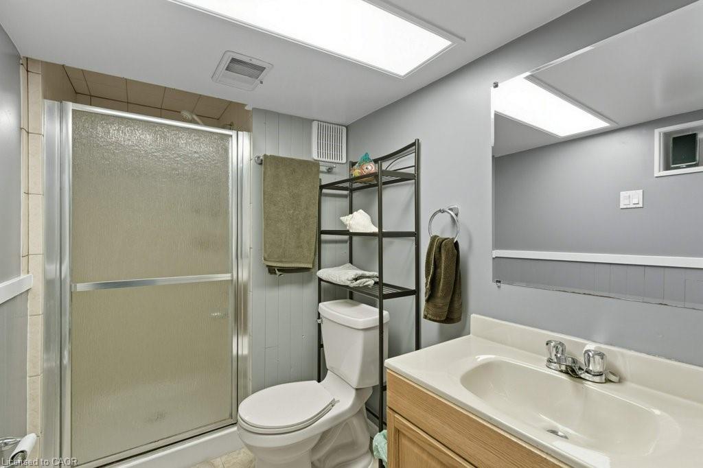 478 East 37Th Street, Hamilton, ON - Indoor Photo Showing Bathroom