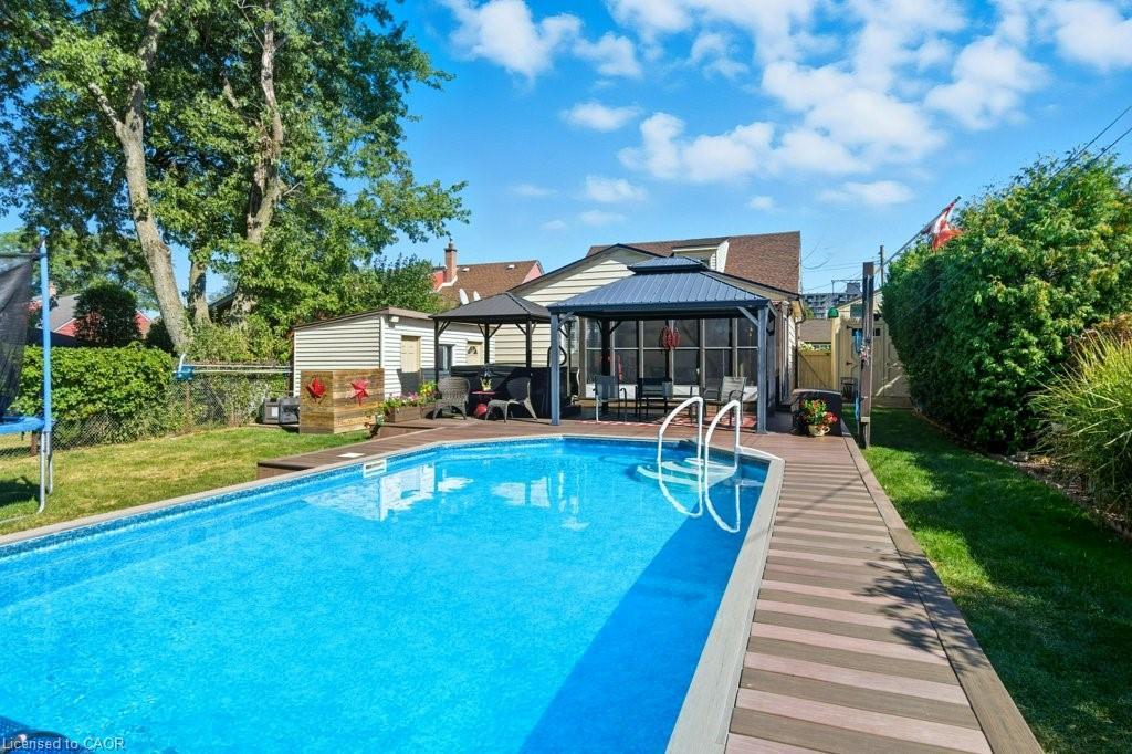 478 East 37Th Street, Hamilton, ON - Outdoor With In Ground Pool