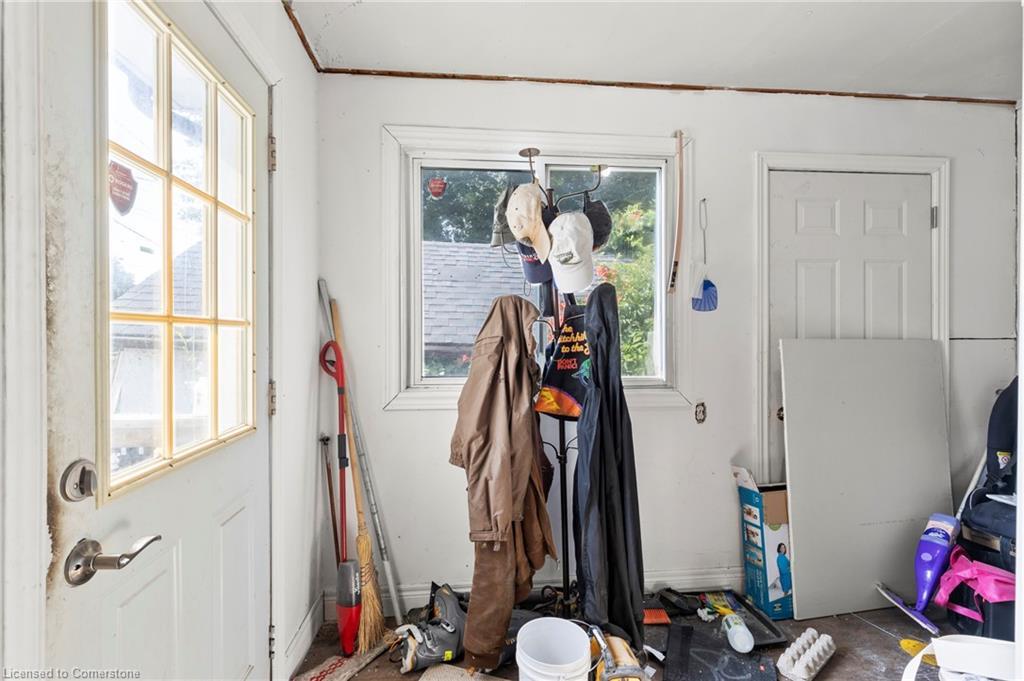 362 Carlton Street, St. Catharines, ON - Indoor Photo Showing Other Room