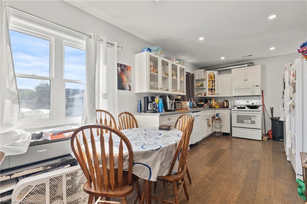 362 Carlton Street, St. Catharines, ON - Indoor Photo Showing Other Room