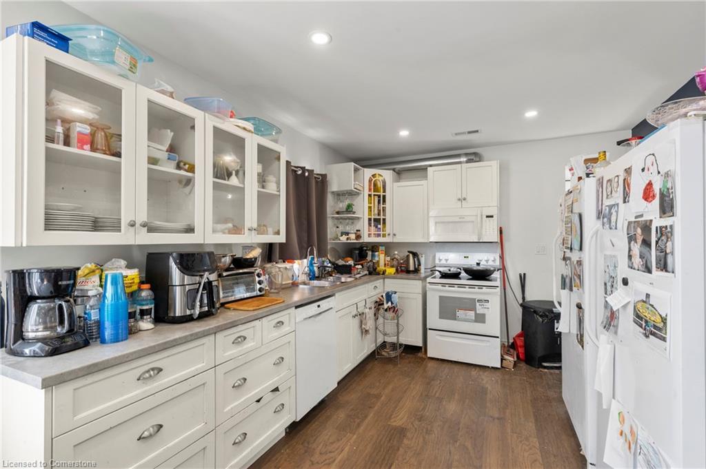 362 Carlton Street, St. Catharines, ON - Indoor Photo Showing Kitchen