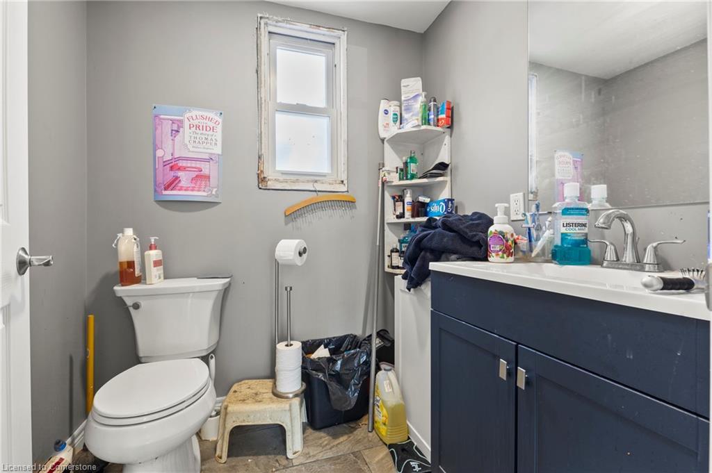 362 Carlton Street, St. Catharines, ON - Indoor Photo Showing Bathroom
