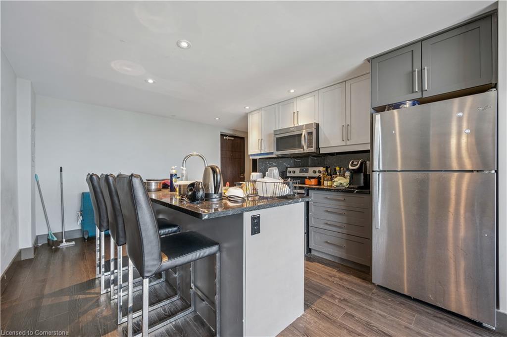 T1-1901-330 Phillip Street S, Waterloo, ON - Indoor Photo Showing Kitchen With Upgraded Kitchen