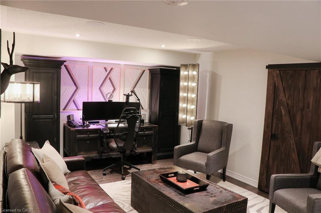 131 Mcpherson Road, Caledon, ON - Indoor Photo Showing Living Room