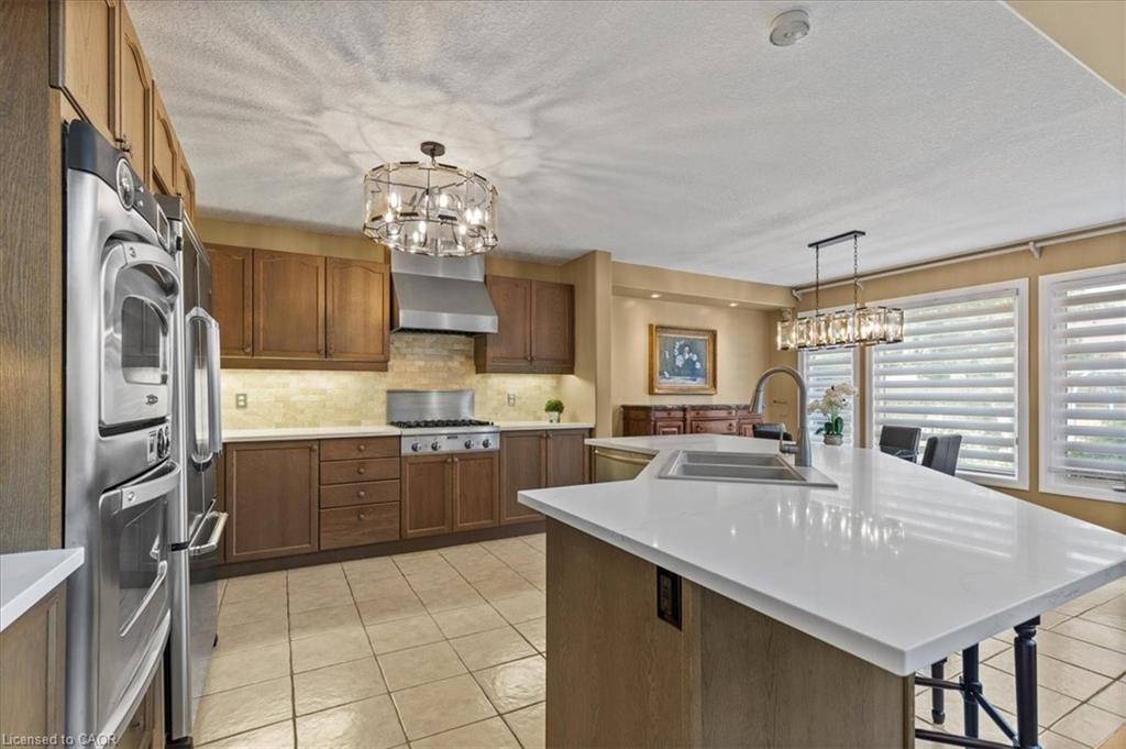 118 Banffshire Street, Kitchener, ON - Indoor Photo Showing Kitchen With Double Sink
