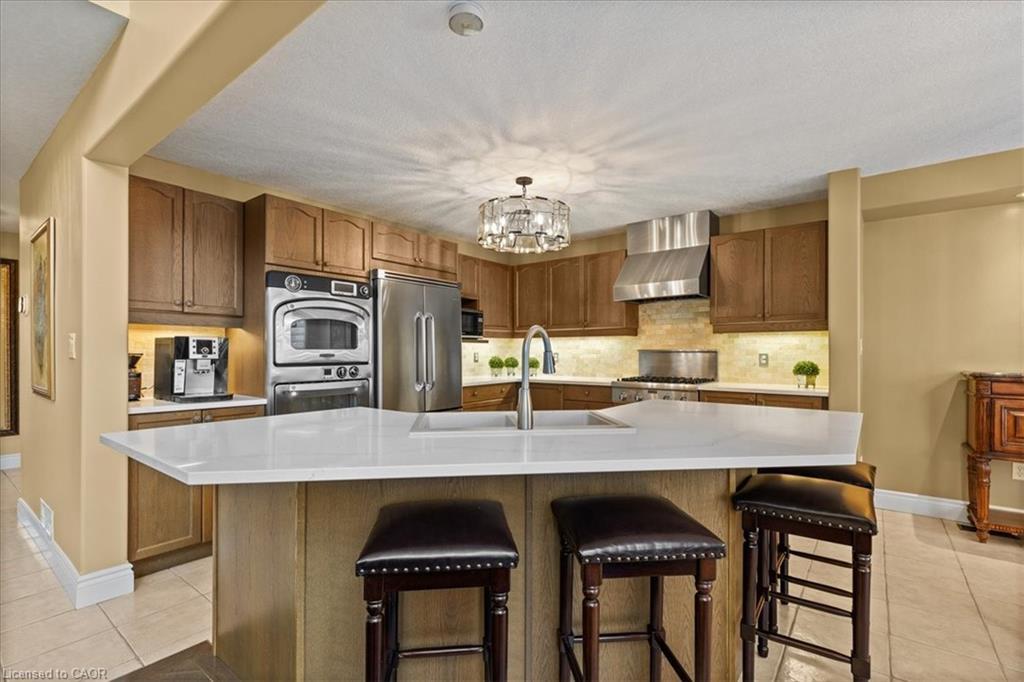 118 Banffshire Street, Kitchener, ON - Indoor Photo Showing Kitchen With Upgraded Kitchen