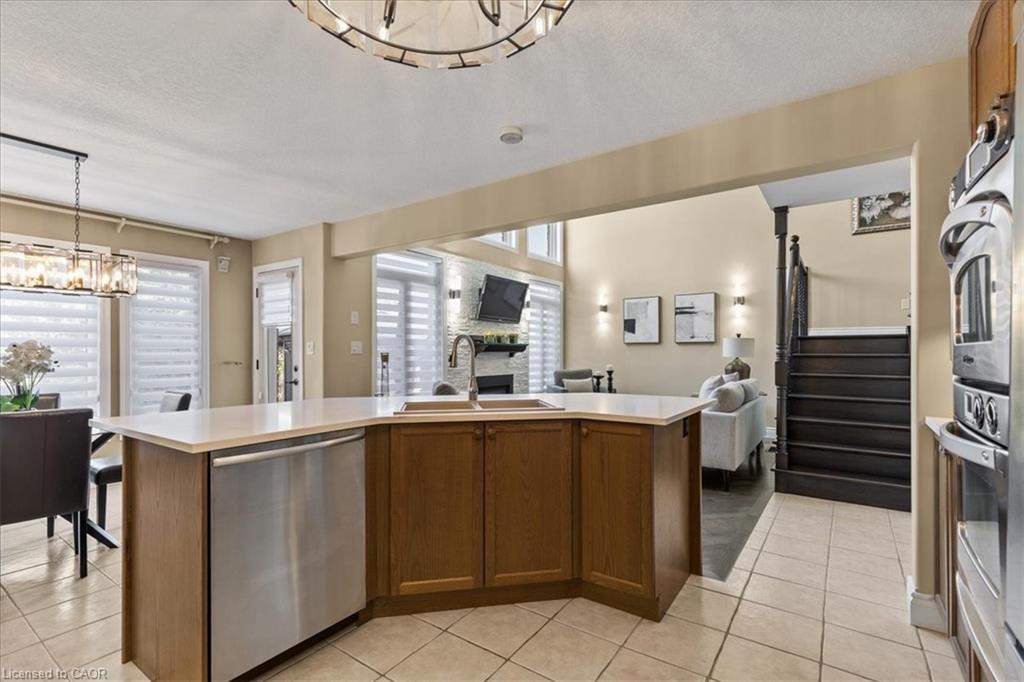 118 Banffshire Street, Kitchener, ON - Indoor Photo Showing Kitchen