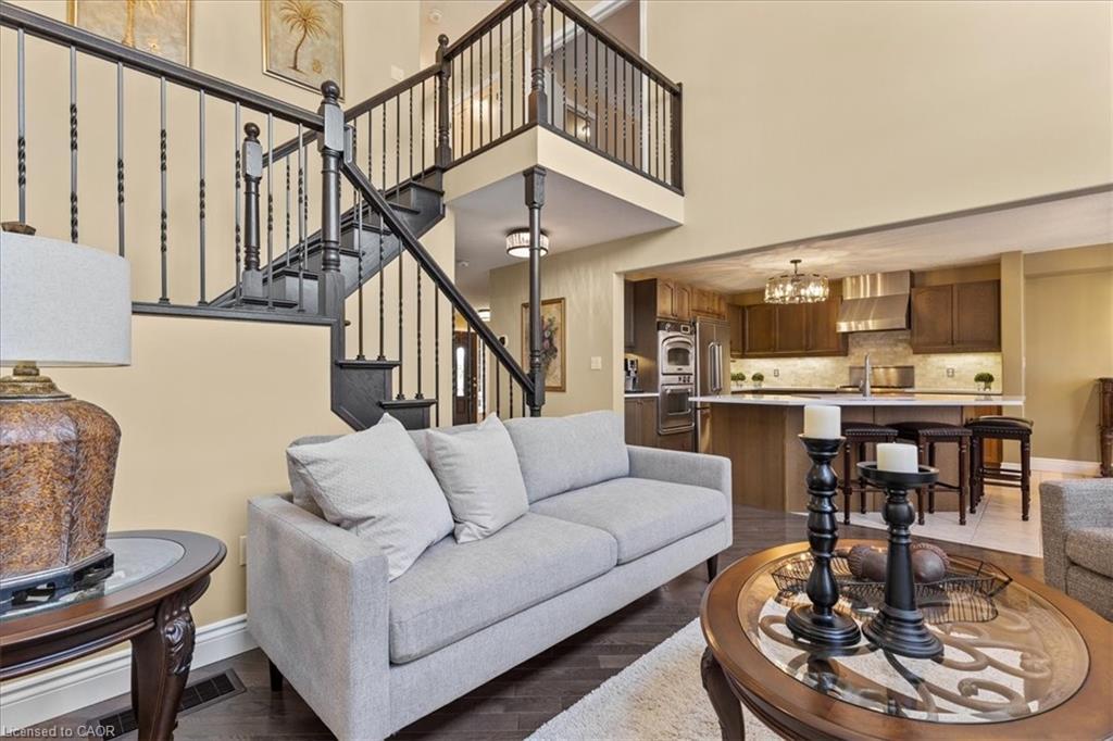 118 Banffshire Street, Kitchener, ON - Indoor Photo Showing Living Room