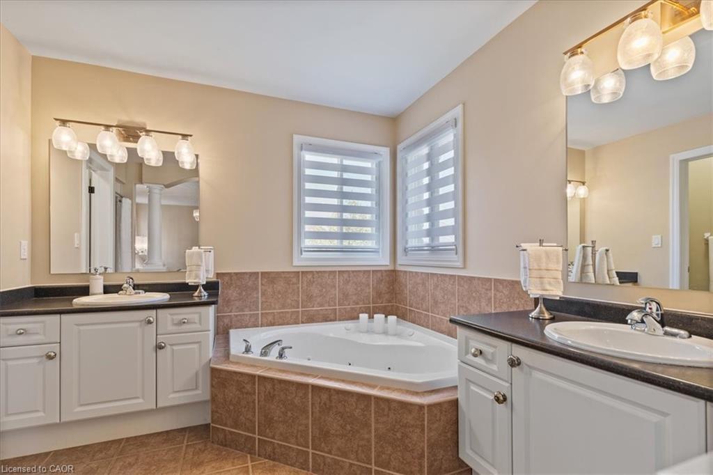 118 Banffshire Street, Kitchener, ON - Indoor Photo Showing Bathroom