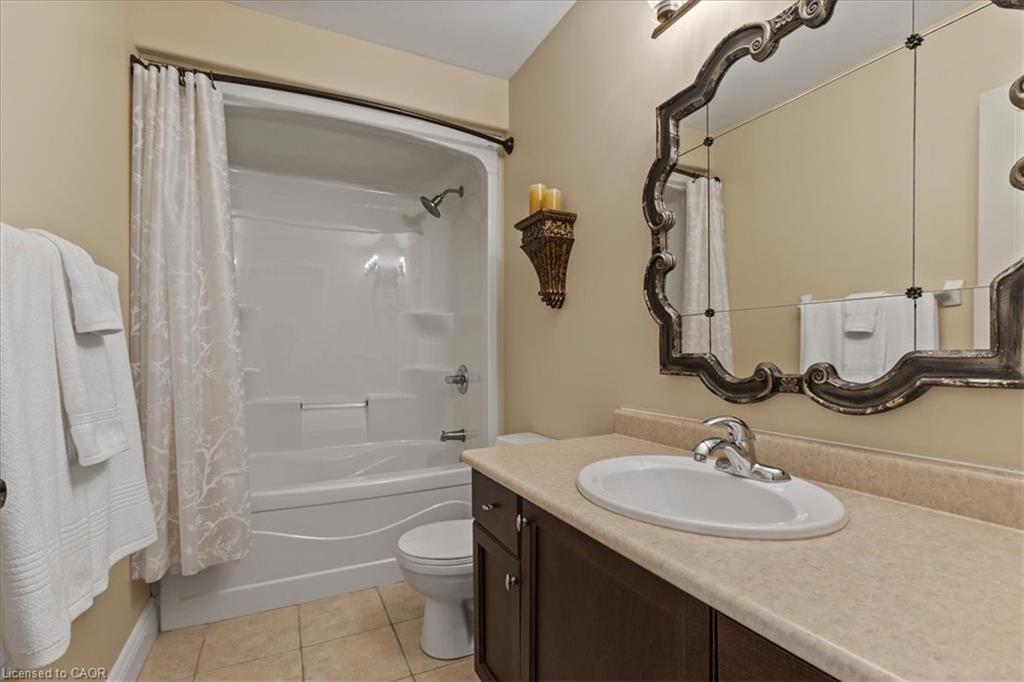 118 Banffshire Street, Kitchener, ON - Indoor Photo Showing Bathroom
