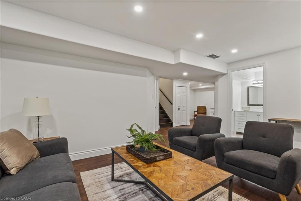 118 Banffshire Street, Kitchener, ON - Indoor Photo Showing Living Room