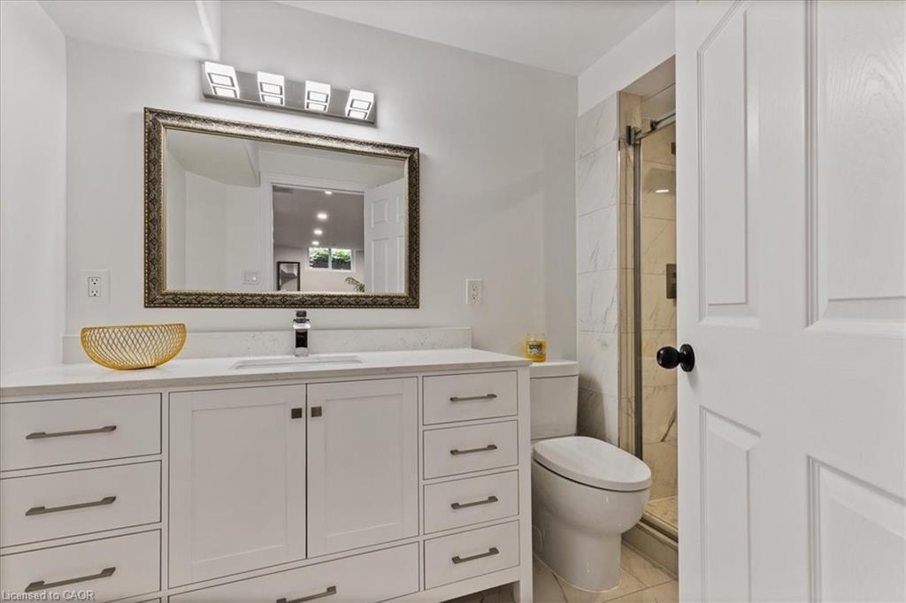 118 Banffshire Street, Kitchener, ON - Indoor Photo Showing Bathroom