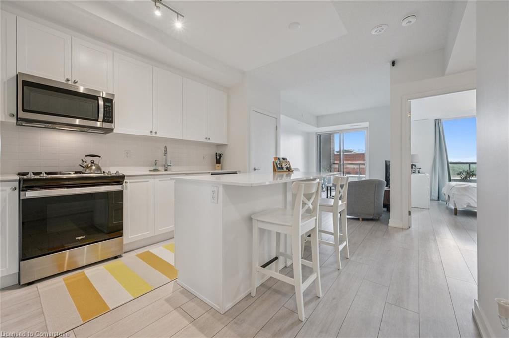 323-55 Duke Street, Kitchener, ON - Indoor Photo Showing Kitchen With Upgraded Kitchen