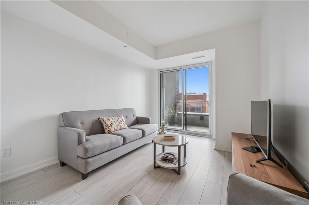 323-55 Duke Street, Kitchener, ON - Indoor Photo Showing Living Room