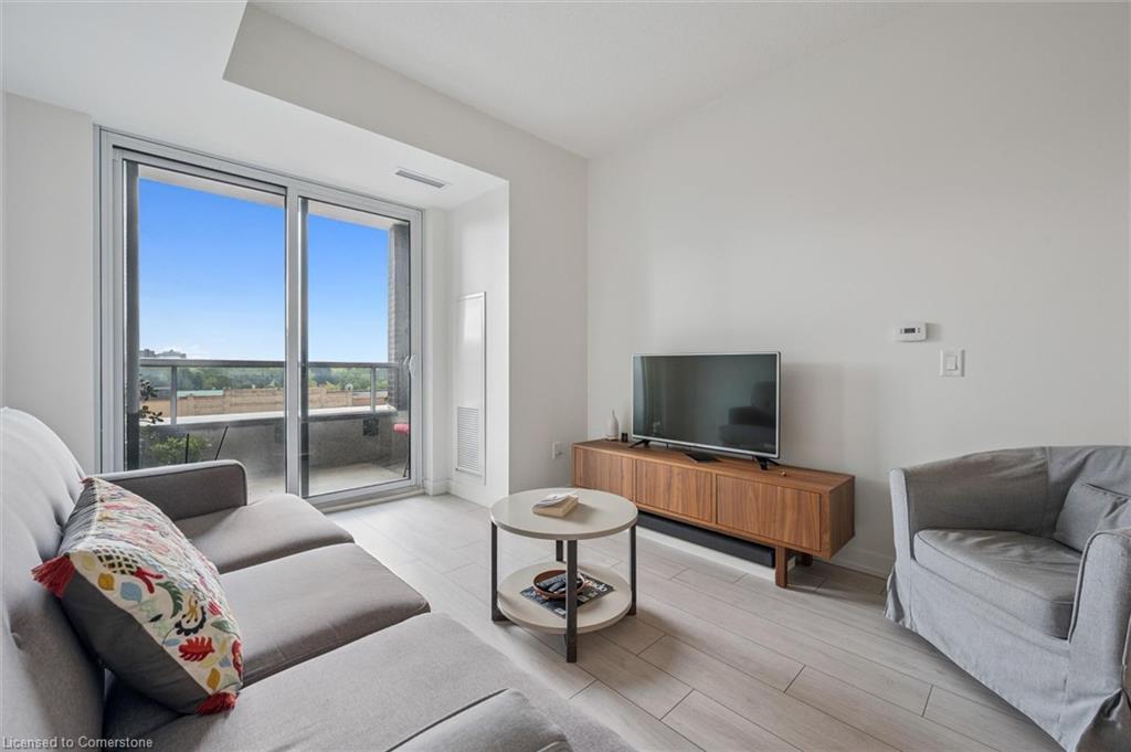 323-55 Duke Street, Kitchener, ON - Indoor Photo Showing Living Room
