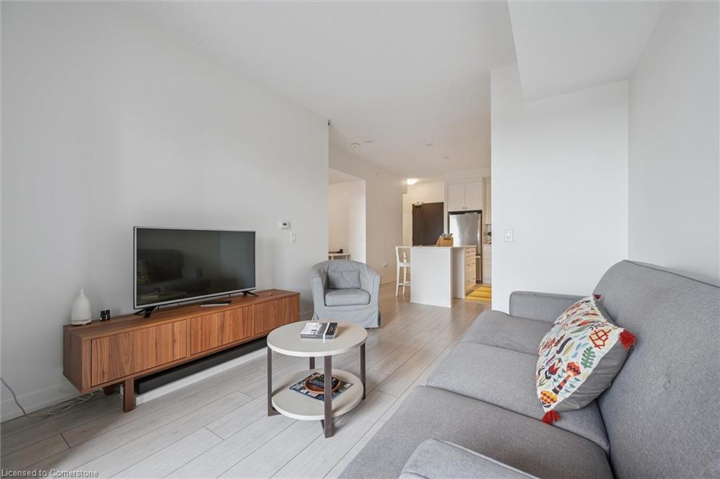 323-55 Duke Street, Kitchener, ON - Indoor Photo Showing Living Room