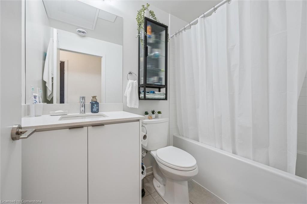 323-55 Duke Street, Kitchener, ON - Indoor Photo Showing Bathroom