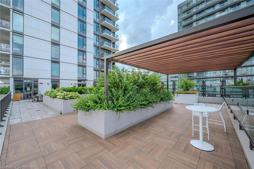 323-55 Duke Street, Kitchener, ON - Outdoor