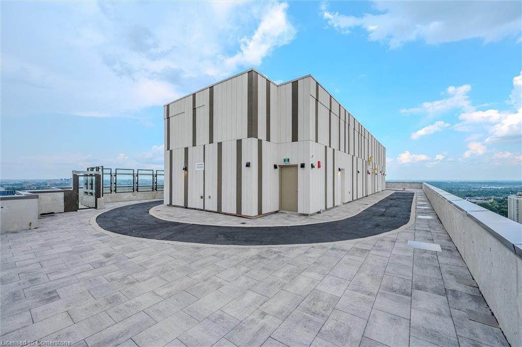 323-55 Duke Street, Kitchener, ON - Outdoor