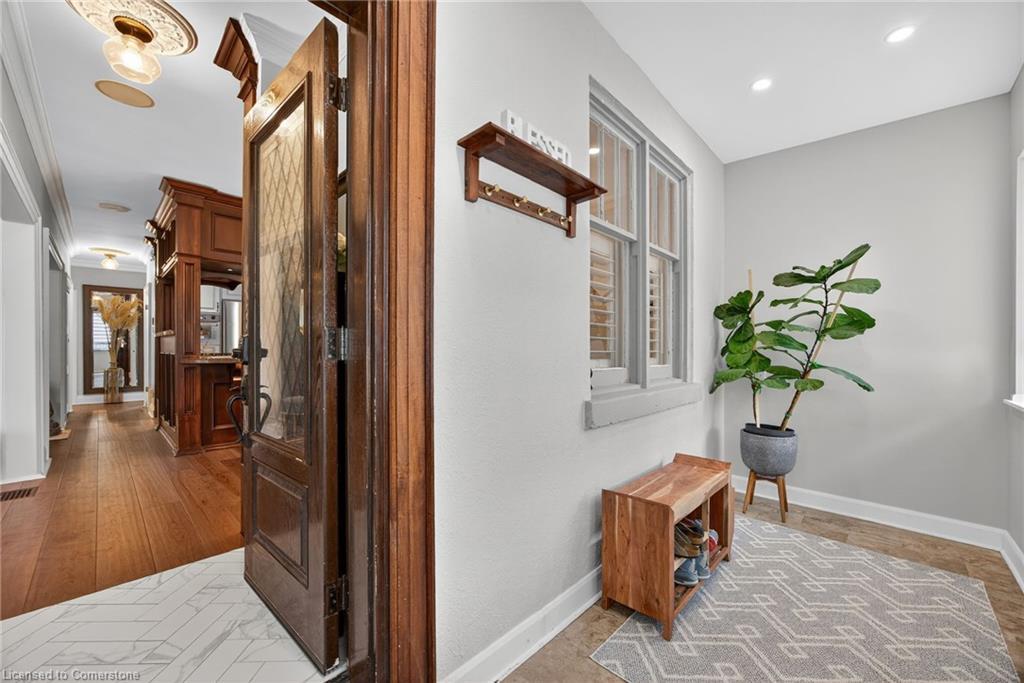 108 Owen Street, Barrie, ON - Indoor Photo Showing Other Room